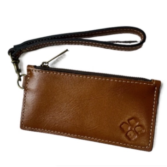NEW! Patricia Nash Almeria Leather RFID Credit Card Wristlet ~ Tan - Picture 1 of 7